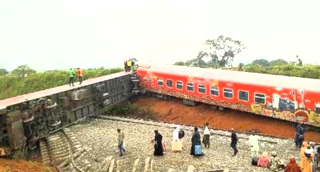 PANIC AS ABUJA-KADUNA PASSENGER TRAIN DERAILS ON TUESDAY MORNING