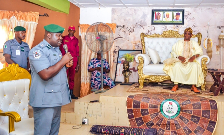 Ipokia Monarch, Chiefs Back Ag. Customs Controller Afeni During Palace Visit — More Inside Photos