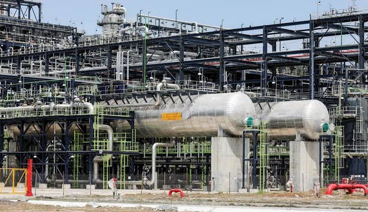 Dangote Refinery’s Crude Distillation Unit and Motor Spirit (MS) Block Hit 650,000 bpd Capacity …First Refinery In The World to Attain This Feat
