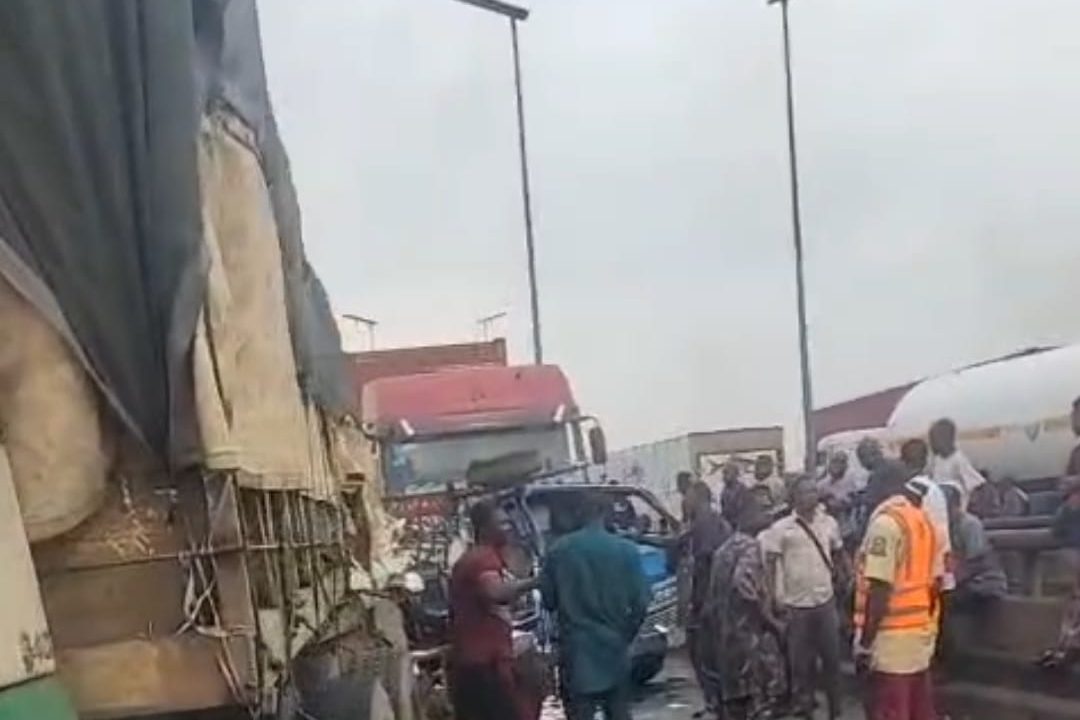 Motor Boy Dies as Multi-Vehicle Crash Triggers Massive Gridlock on Lagos-Ibadan Expressway
