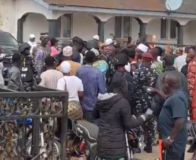 Osun Poll: Fracas Erupts at Deputy Governor’s Polling Unit as APC Candidate Arrives — Watch Video